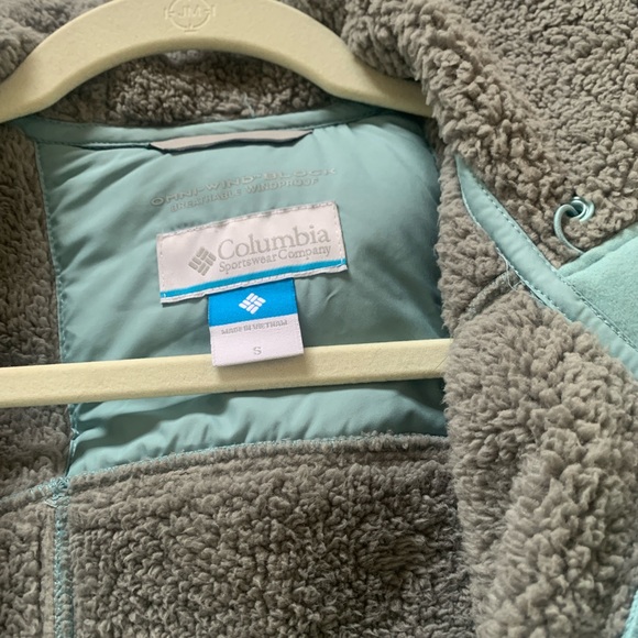 Woman's small Columbia sherpa lined wind proof jacket - Picture 3 of 6